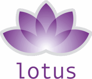 Inspiriert von der Bettwäsche Lotus Amaro, zeigt dieses minimalistische Logo einen lilafarbenen Lotus mit sanften, geschwungenen Blütenblättern und einem leuchtenden Zentrum über dem Wort "Lotus" in violetten Kleinbuchstaben.