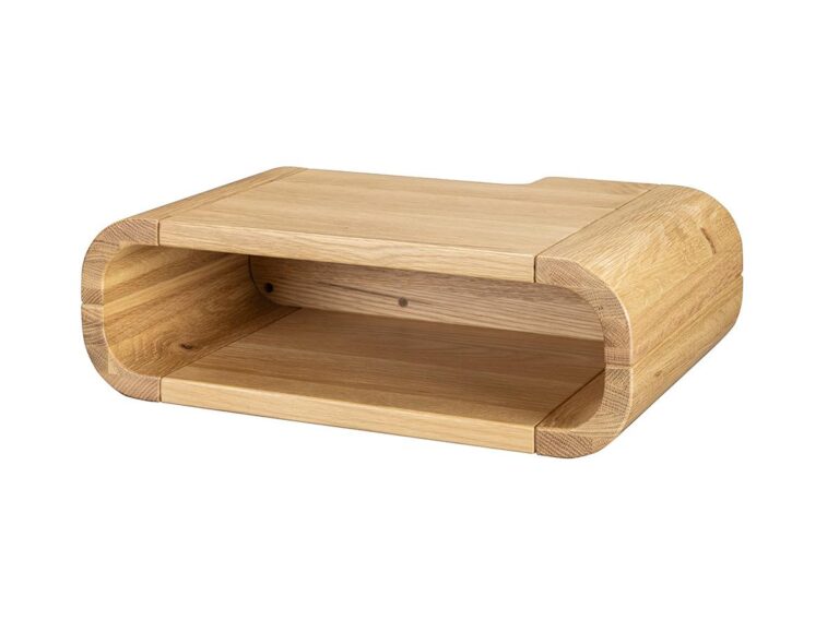 Ein rechteckiges Wandregal aus Holz von Bettenland mit abgerundeten Kanten und offener Front, mit glatter, natürlicher Holzoberfläche und minimalistischem Design.