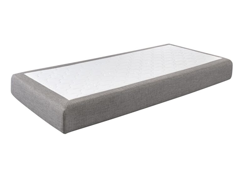 Eine Einzelbettmatratze mit weißer Steppdecke und grauen Stoffseiten, abgebildet auf weißem Hintergrund - ideal für das Hasena Boxspringbett Classic "James Fiona".
