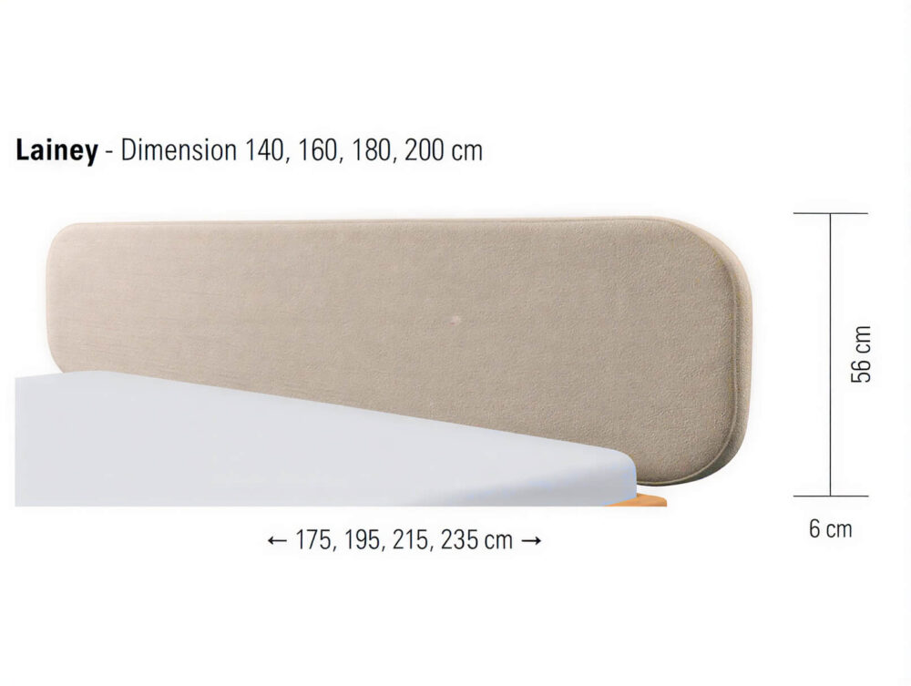 Mit Stoff bezogenes Kopfteil mit der Bezeichnung „Lainey“, Höhe 56 cm, Stärke 6 cm und wählbaren Breiten von 175, 195, 215 oder 235 cm. Das Bild zeigt das Kopfteil hinter einem Bett.